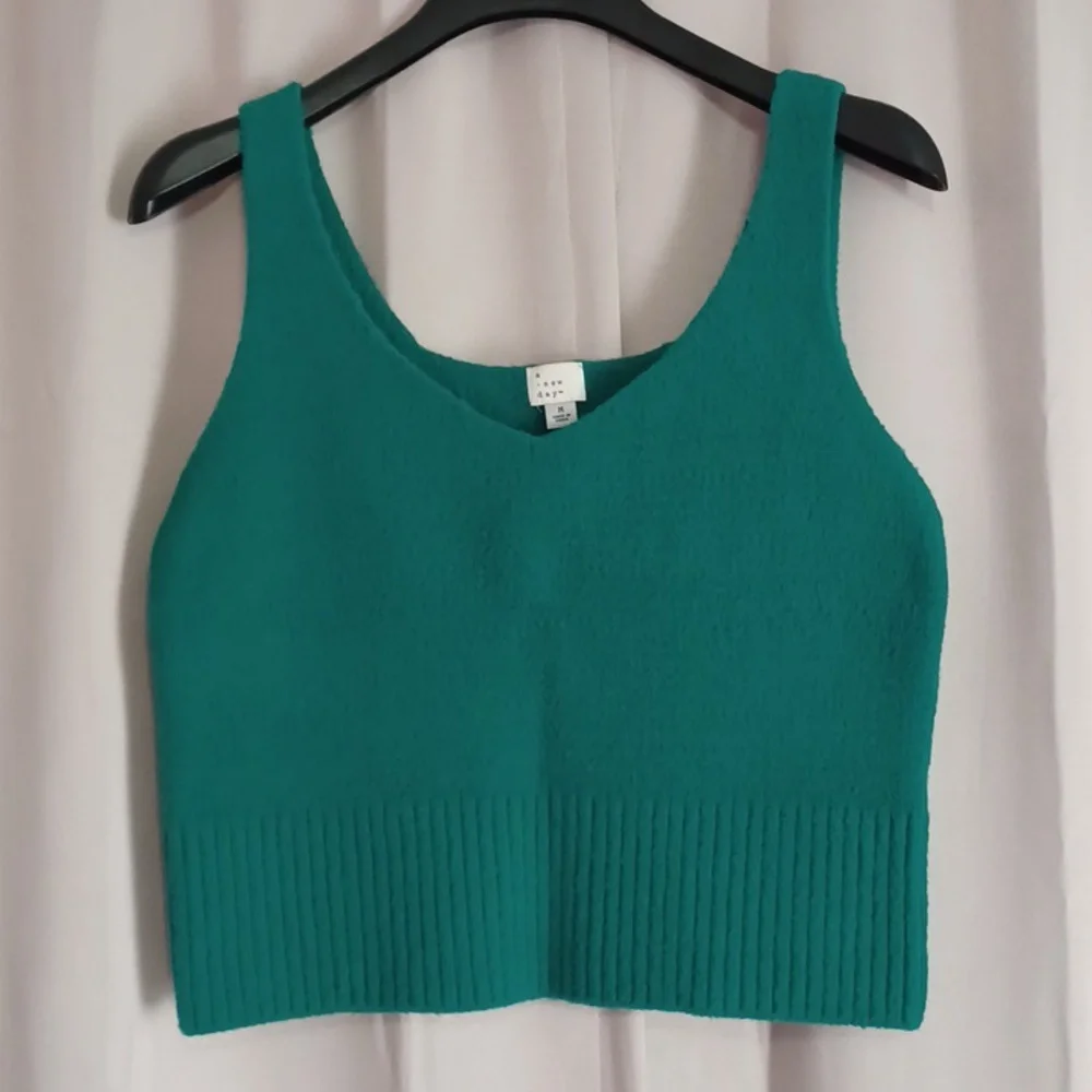 A New Day Fuzzy Sweater Tank Cropped Scoop Neck Rich Green